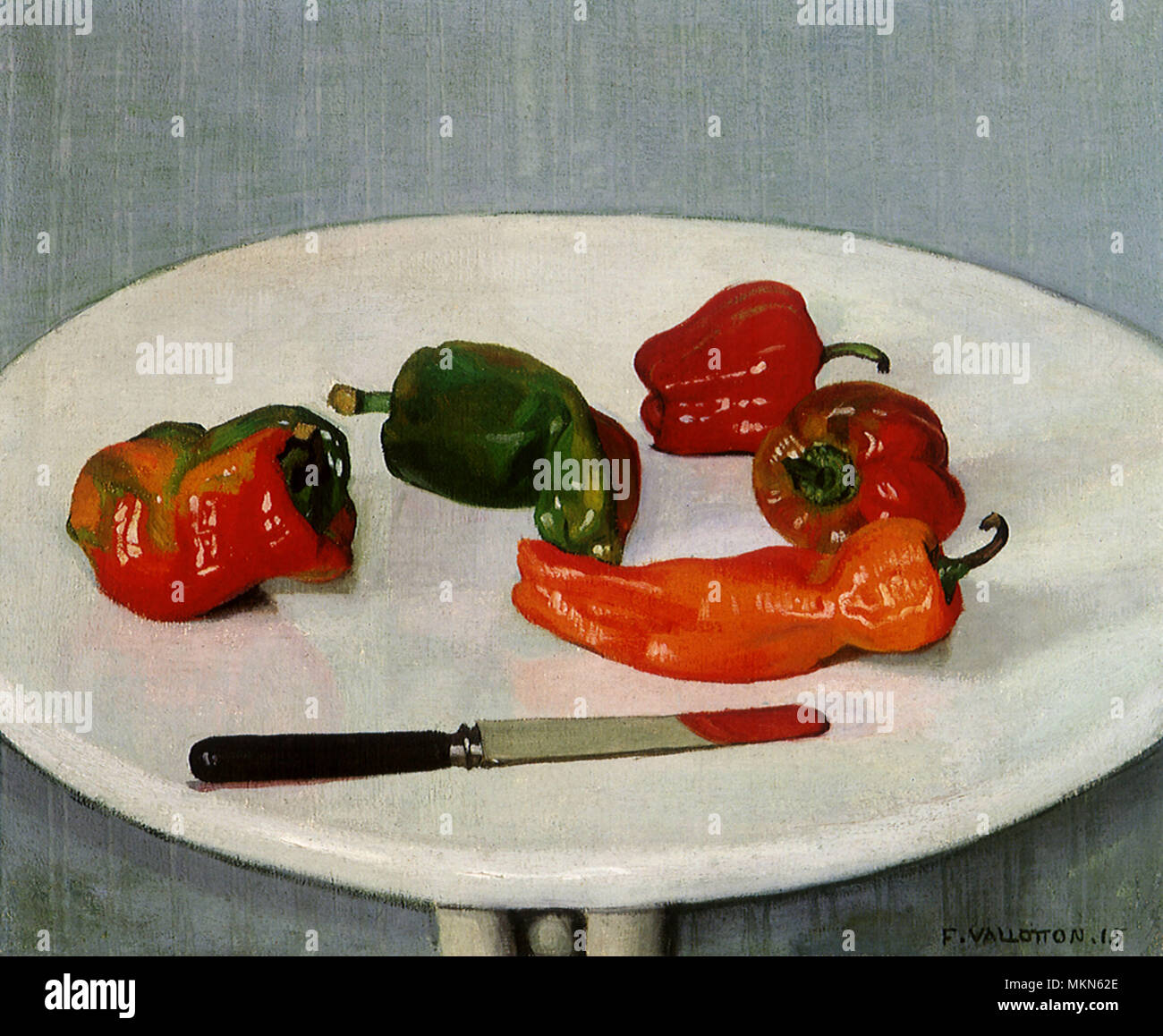 Nature Morte, Rot, mit brennendem Geschmack auf eine weiß lackierte Tabelle Stockfoto