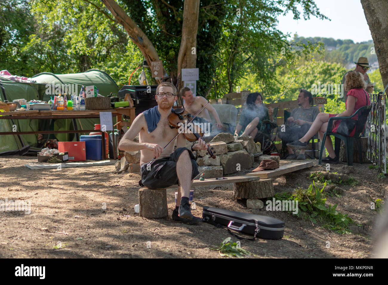 Badewanne, Großbritannien - 7 Mai 2018 Fiddler am Tag Festival. Feier des traditionellen Frühling Urlaub in Somerset, England Stockfoto