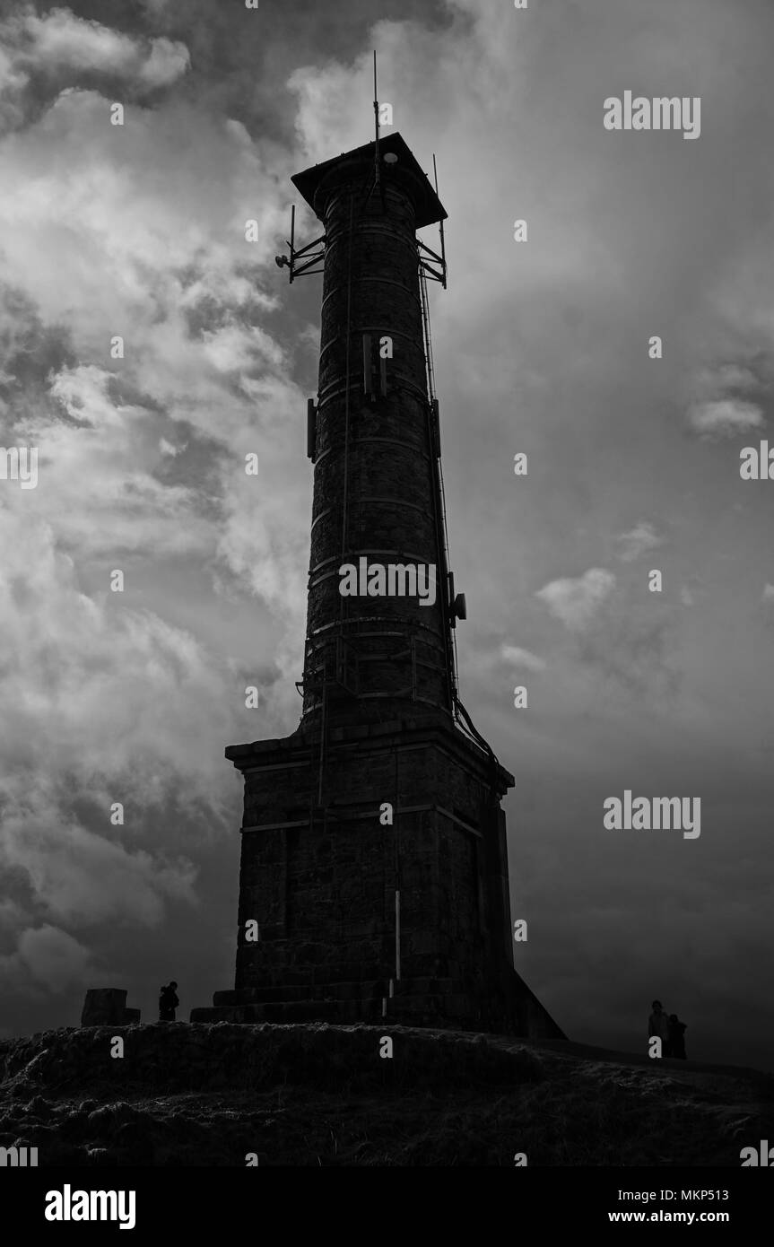 Kit Hill Mine Schornstein an einem blustery Tag Stockfoto