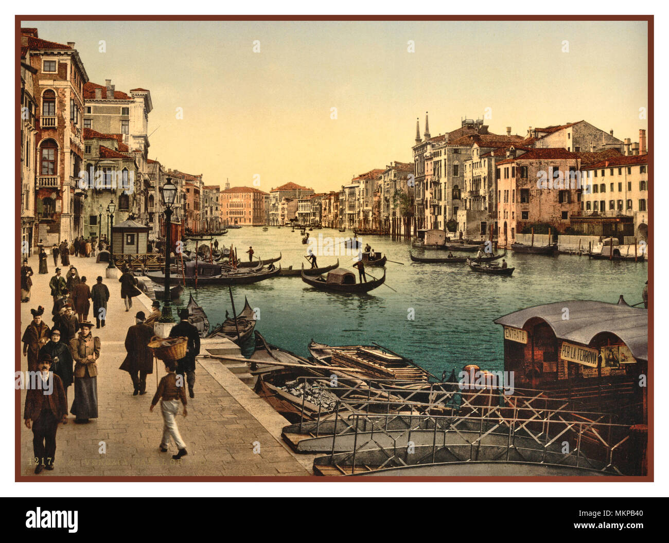 GRAND CANAL GONDOLIERI Vintage Altstadt von Venedig 1890 -1900 Photochrom Sicht der belebten Grand Canal, mit Gondolieri Wassertaxi Vaporetto die Besucher an ihren Bestimmungsort Piers Stockfoto