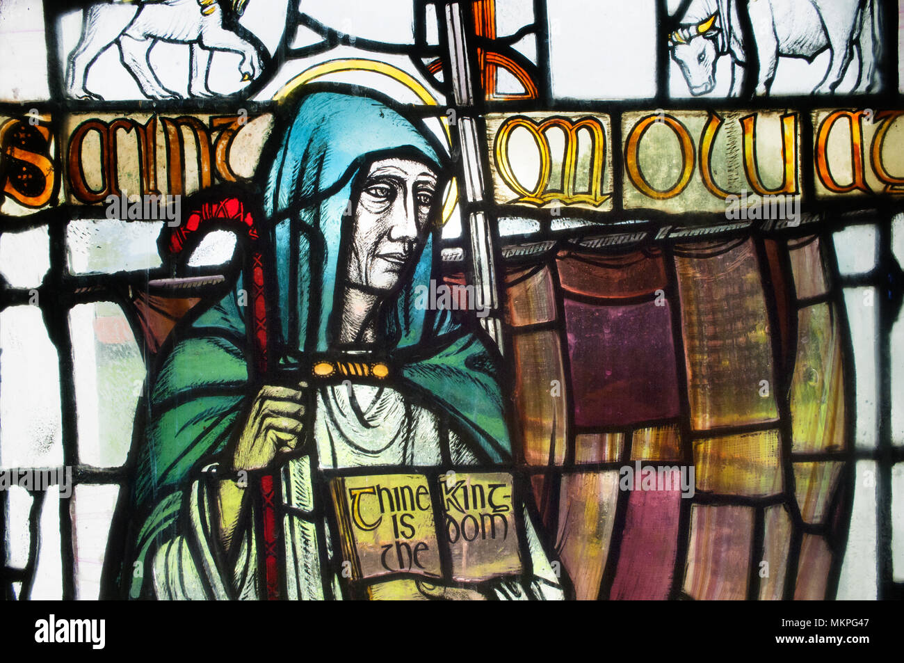 Glasmalerei Bild des Heiligen Moluag in der Pfarrkirche, Insel Lismore, Argyll, Schottland. Stockfoto