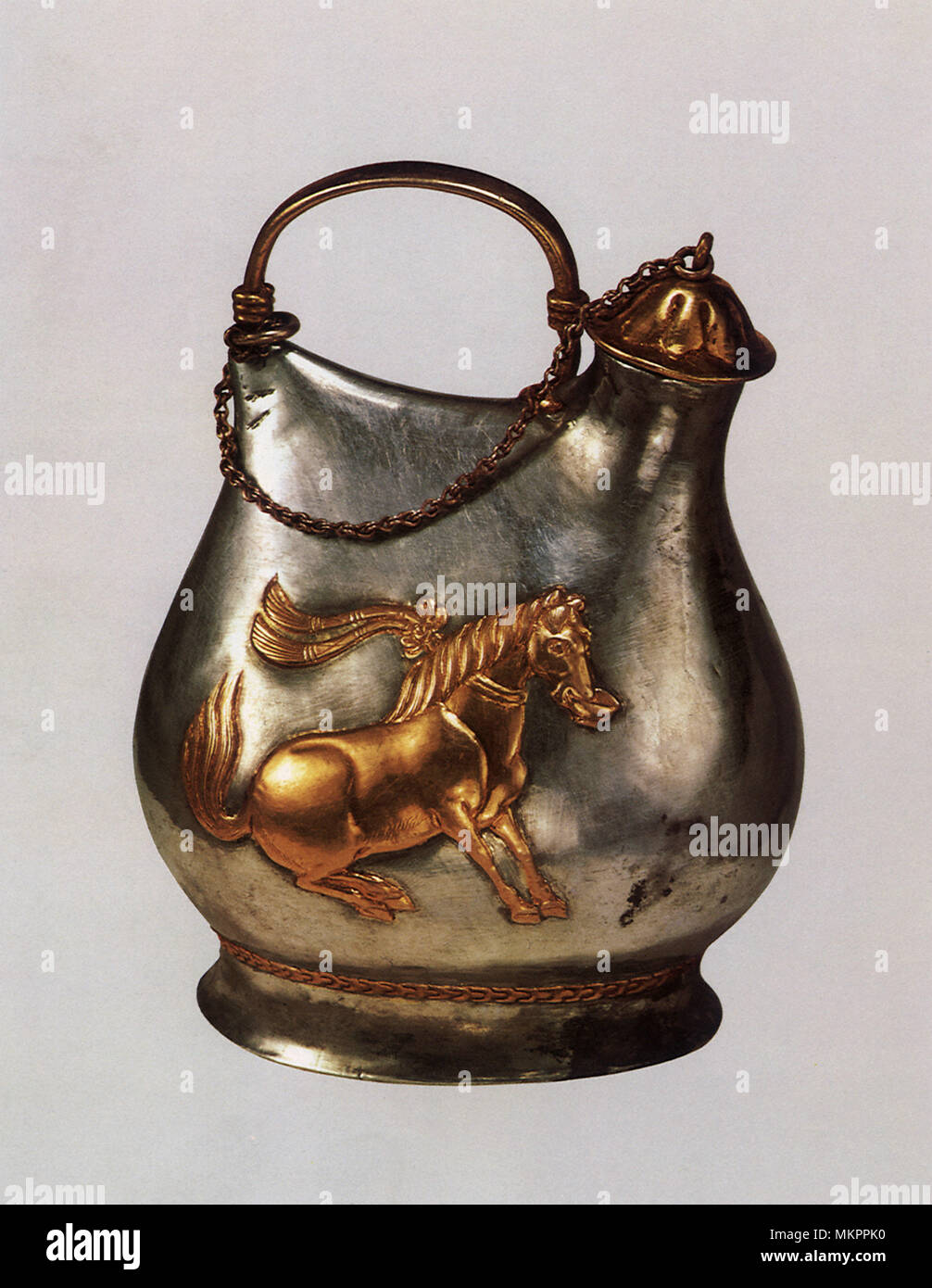 Krug in der vergoldete Silber mit einer Abbildung eines Pferdes Stockfoto
