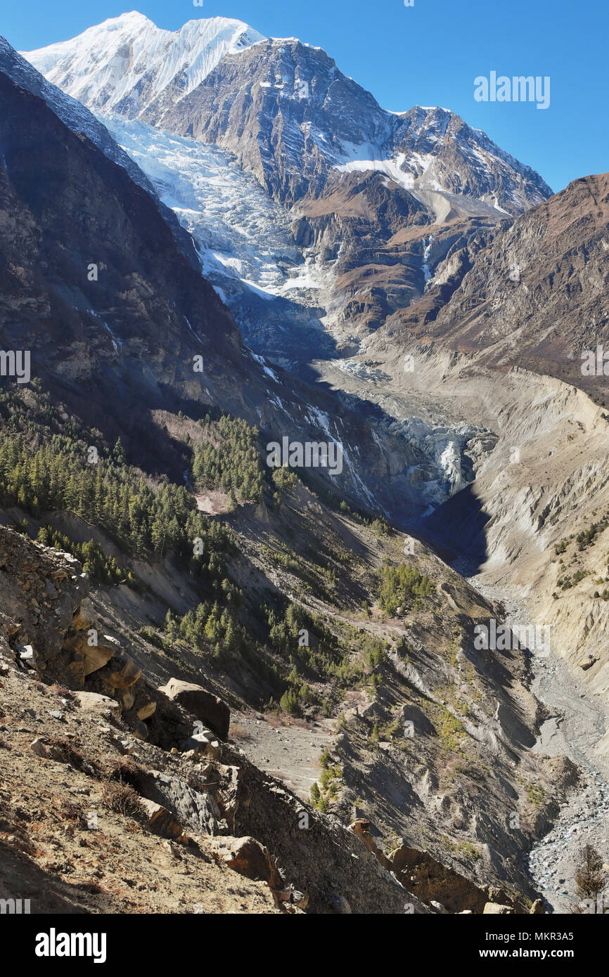 Nepalesischen Himalaya. Riesige gangapurna Gletscher in der Nähe von Manang 4896 x 3264 300 dpi Stockfoto