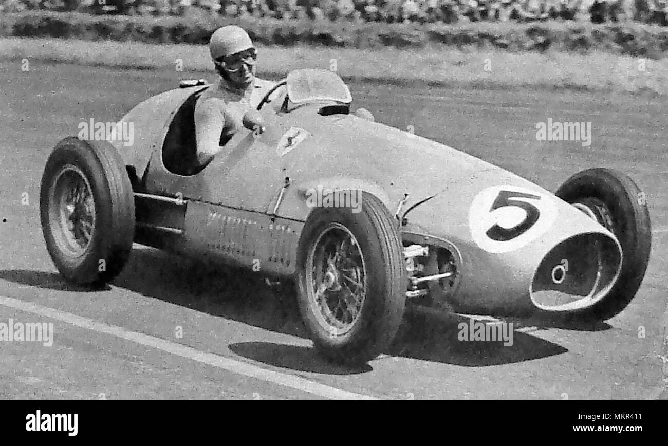 Italian Racing champion Alberto Ascari Gewinner des Britischen Grand Prix in seiner Scuderia Ferrari 1952 - zweimal Formel Eins Weltmeister - im Autodromo Nazionale Monza starb. - Synchronicity - er zufällig starb im selben Alter wie die seines Vaters, am gleichen Tag, s und in unheimlich ähnlich Umstände Stockfoto
