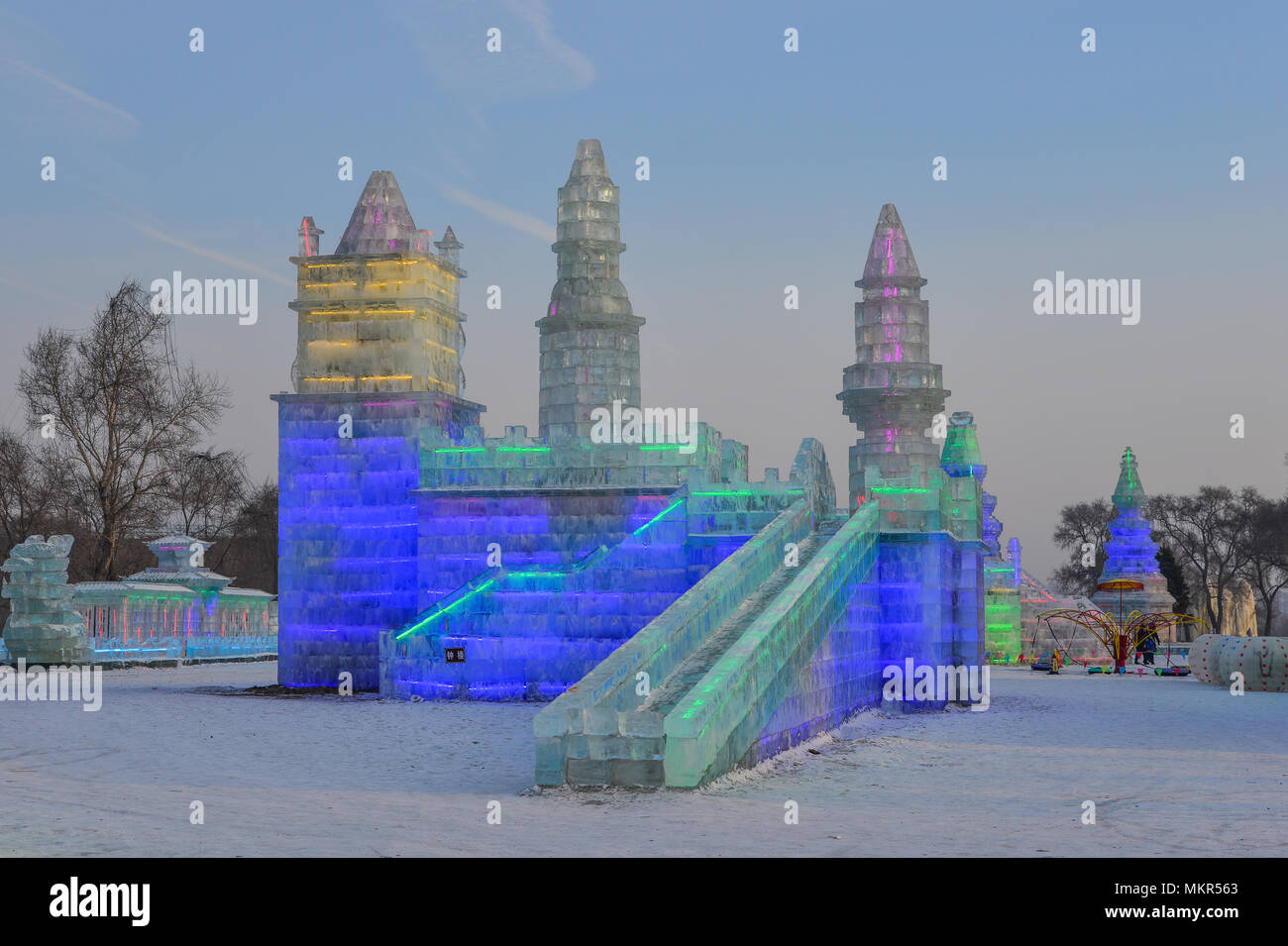 Harbin, China - Feb 25, 2018. Bunte Eis und Schnee Skulptur im Winter Urlaub im Park in Harbin, China. Stockfoto