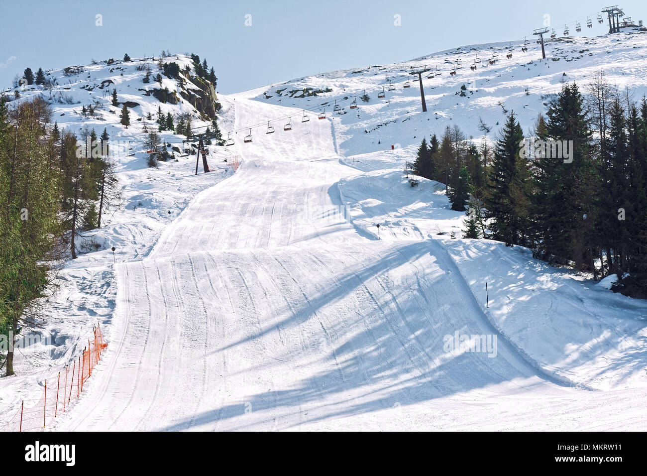 Skipiste auf Dolomiten Stockfoto