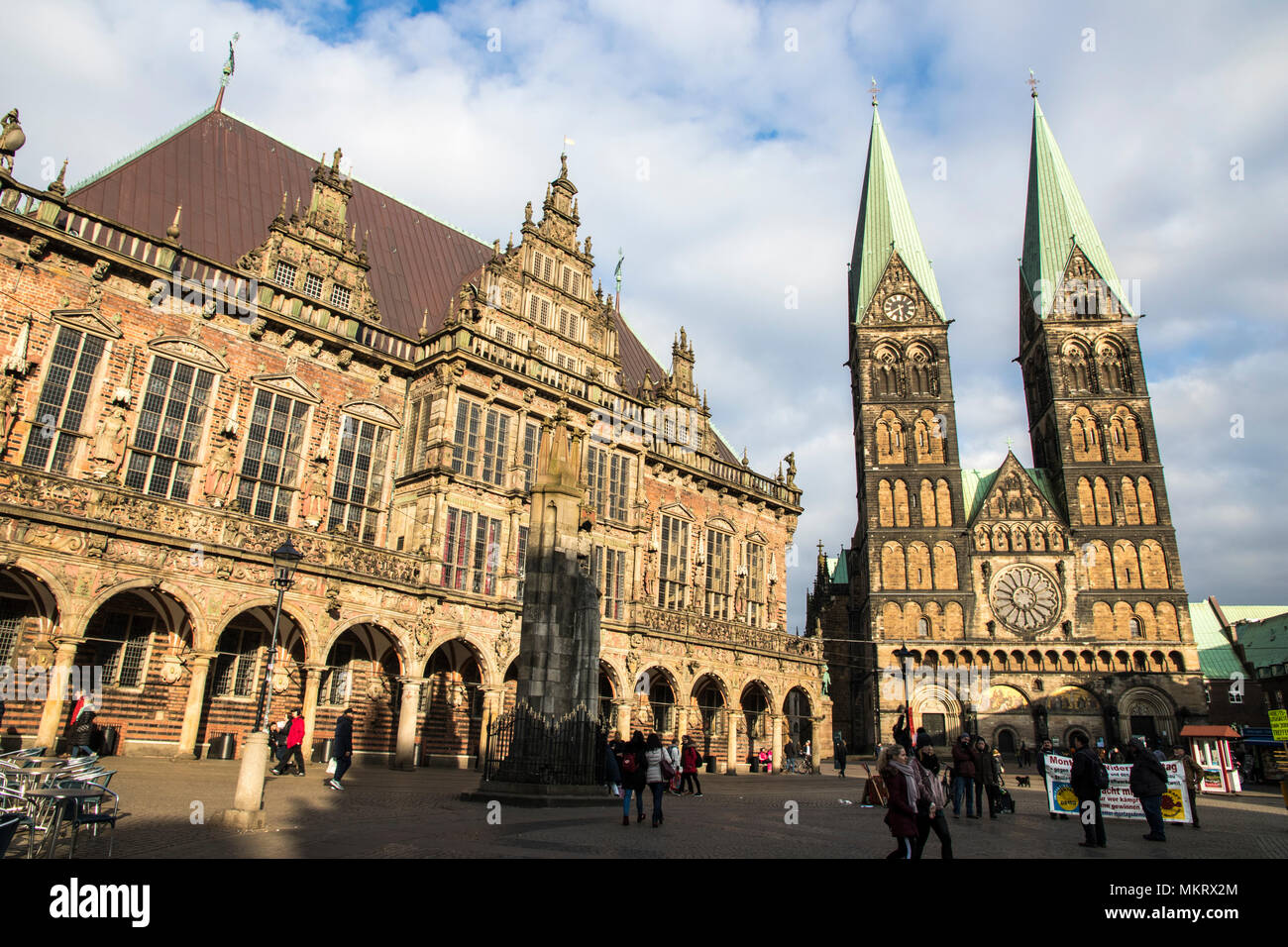 Bremen, Deutschland. Bremer Rathaus (Bremer Rathaus), Statue des Roland und Kathedrale (Sankt Petri Dom). Weltkulturerbe seit 2004 Stockfoto