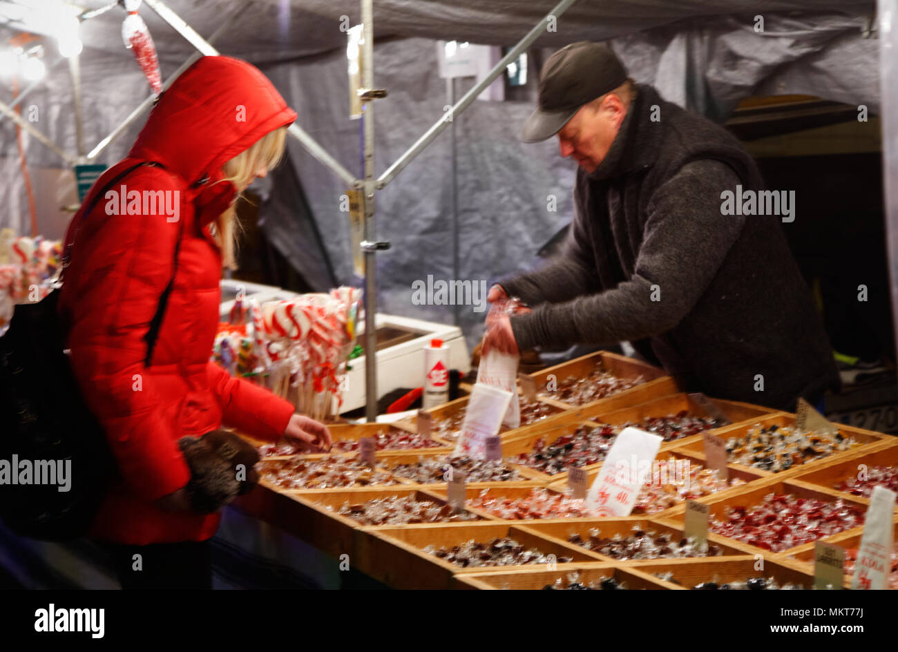 Orebro, Schweden - Januar 27, 2012: Umsatz von candy Am indersmass Markt in Karlskoga, Schweden. Stockfoto