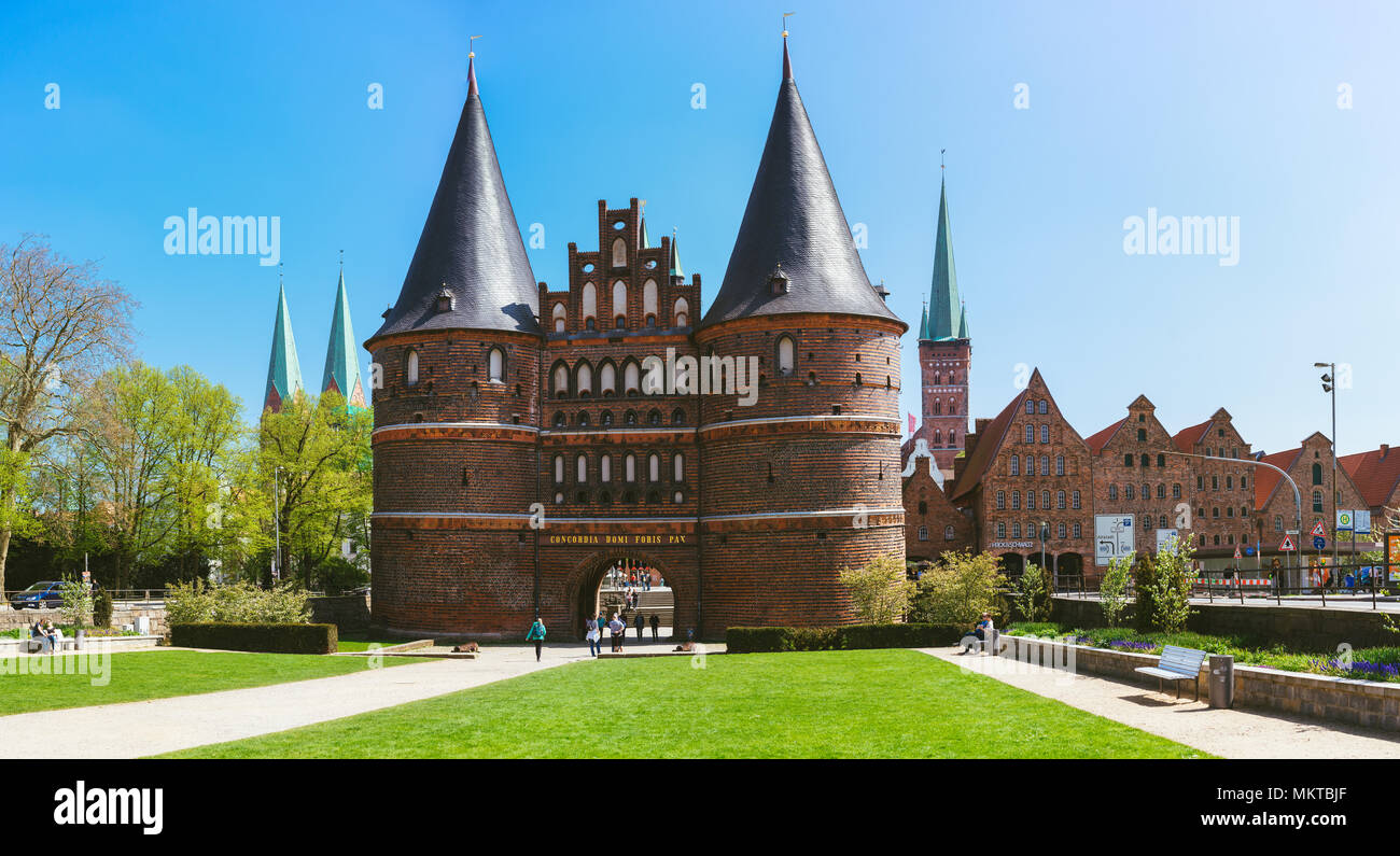 Lübeck altes stadttor -Fotos und -Bildmaterial in hoher Auflösung – Alamy