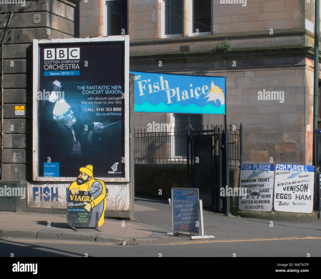Der fisch Scholle saltmarket Glasgow BBC Scottish Symphony Orchestra neue Saison Anzeige Viagra Sea Food Zeichen niemand copyspace Stockfoto