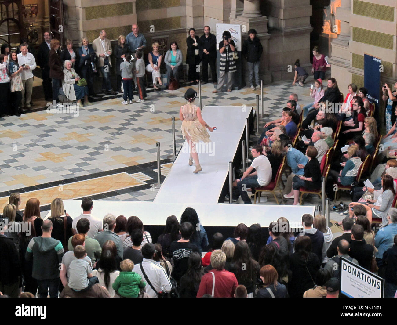 Kelvingrove Art Gallery und Museum cardonald College fashion show 2011 jetzt Glasgow Clyde College Campus Stockfoto