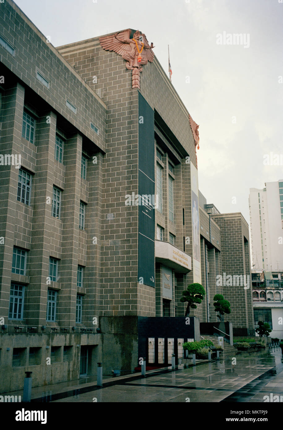 Der Art déco-Central Grand Post Offfice Gebäude in Bangkok in Thailand in Südostasien im Fernen Osten. Architektur Backstein Reisen Stockfoto