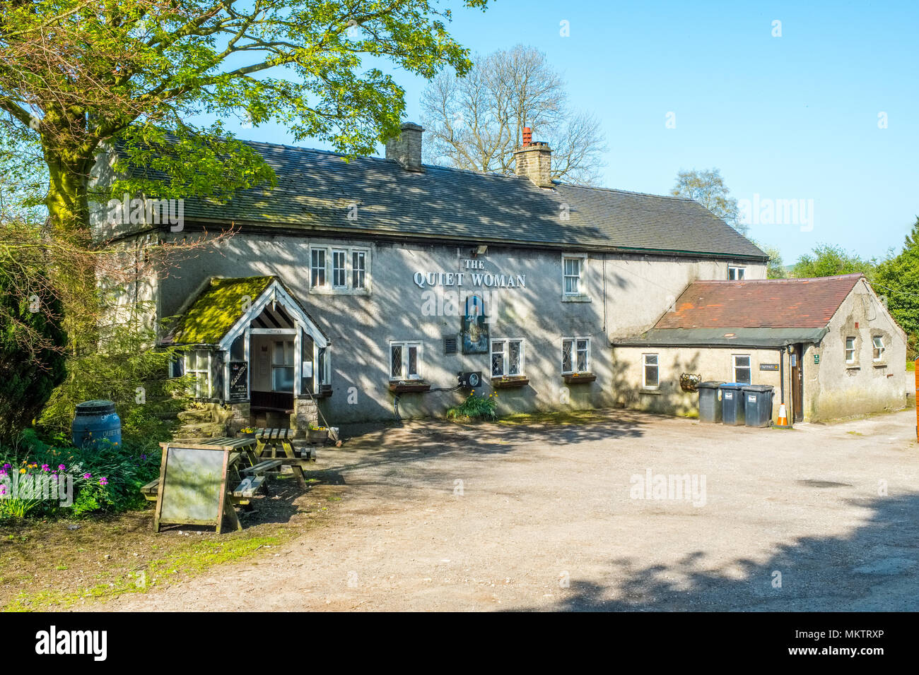 Die ruhige Frau Pub in Earl Sterndale, Peak District National Park, Großbritannien Stockfoto