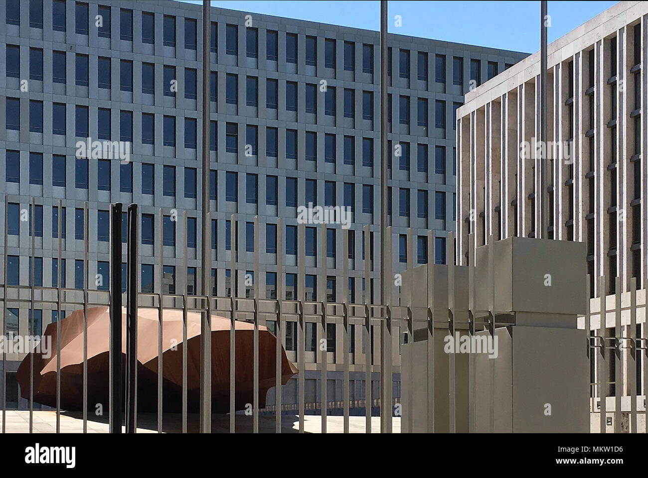 Haupteingang der neuen Zentrale des deutschen Bundesnachrichtendienstes BND BND in der deutschen Hauptstadt Berlin auf der Chaus Stockfoto