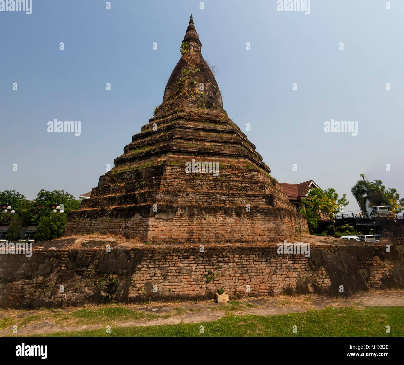 Dass Dam (schwarz Stupa) angeblich mit einem siebenköpfigen Drachen, der lokalen Bürger während der 1828 Siamese-Lao Krieg geschützt. Stockfoto