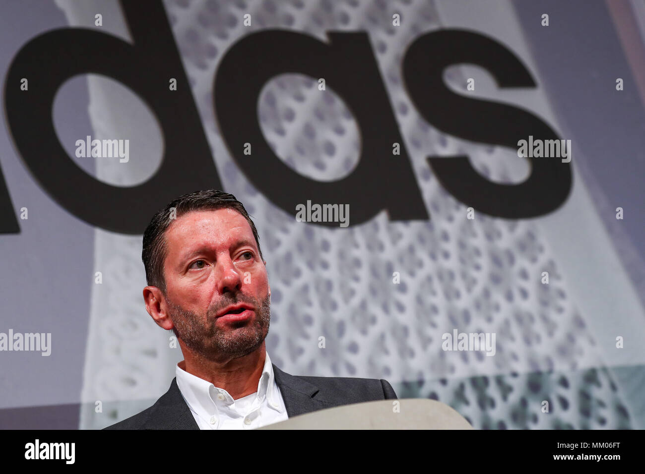 09 Mai 2018, Deutschland, Fürth: CEO der Sportartikelhersteller Adidas AG,  Kasper Rorsted, während der Hauptversammlung des Unternehmens. Foto: Daniel  Karmann/dpa Stockfotografie - Alamy