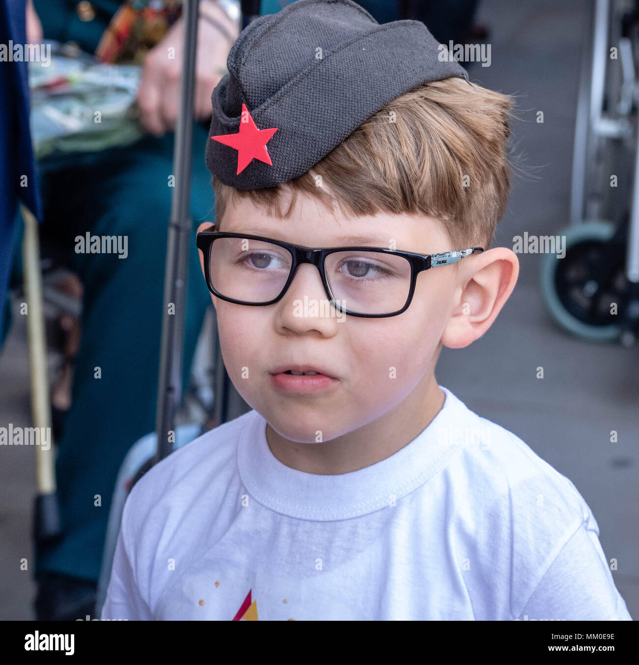 London, 9. Mai 2018 ein Teilnehmer in der "unsterblichen Regiment' März in London zum Gedenken an den russischen Gefallenen des Zweiten Weltkrieges. Kredit Ian Davidson/Alamy leben Nachrichten Stockfoto