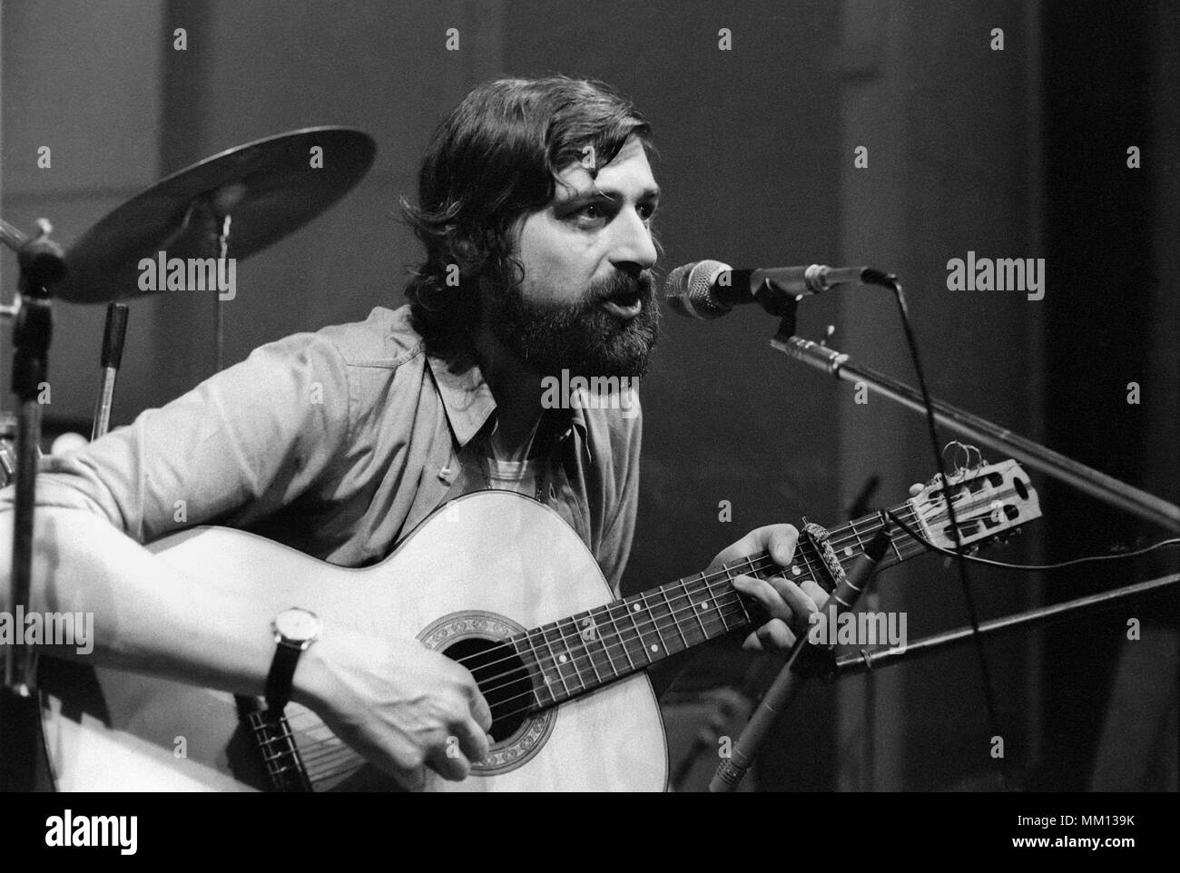 Der Liedermacher Francesco Guccini Im Konzert Mailand Italien 1975 Stockfotografie Alamy