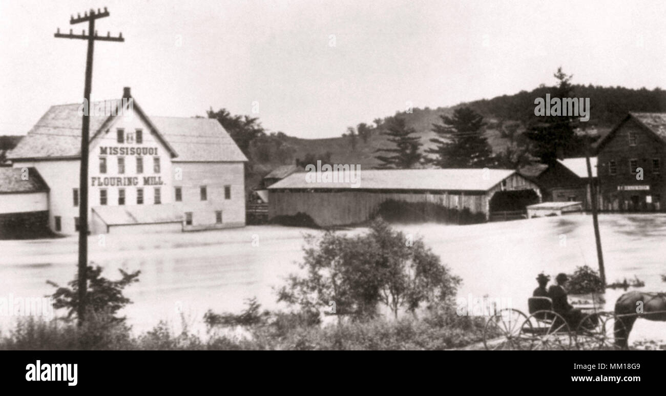Flouring Mühle während eines Hochwassers. Enosburg Falls. 1890 Stockfoto
