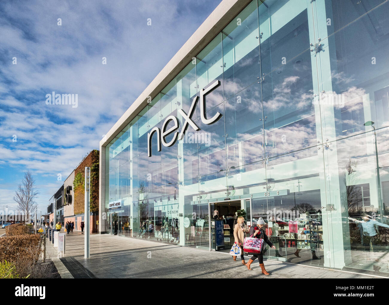 2. Februar 2018: York, North Yorkshire, UK-nächste Logo und melden Sie sich an der Vorderseite der Shop bei York Vangarde Shopping Park. Stockfoto