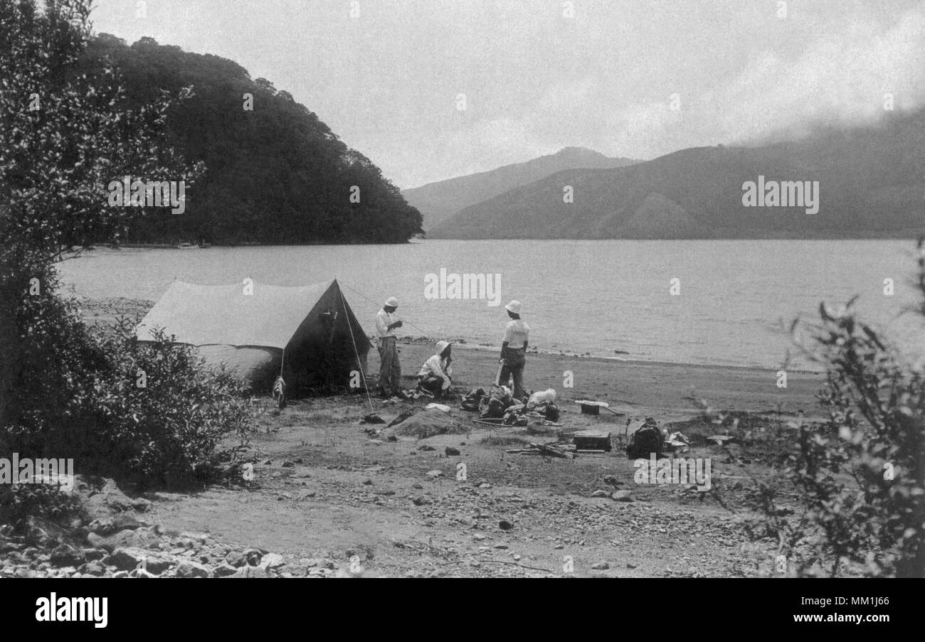 Camping am See Kojiri in Hakone. Hakone. 1930 Stockfoto