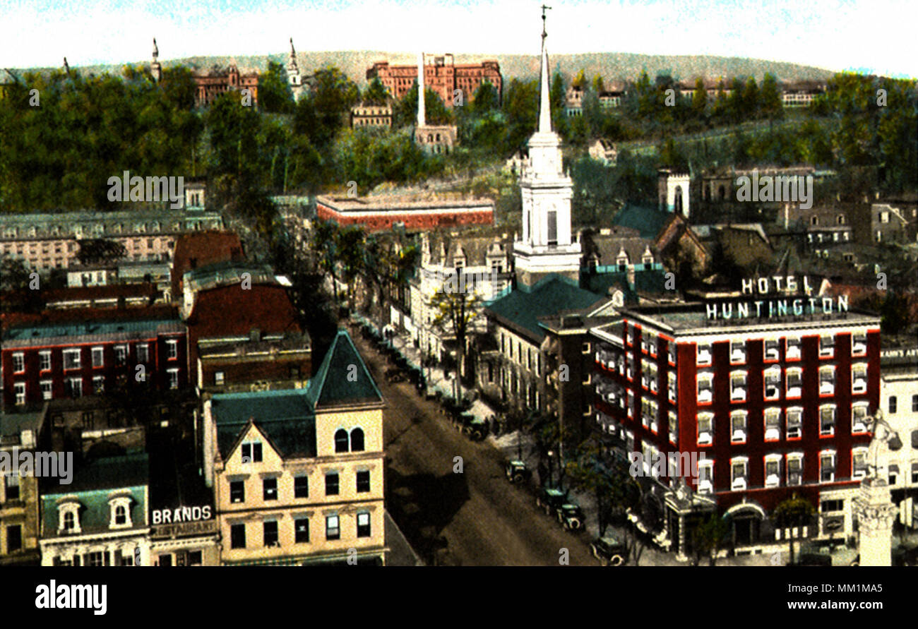 Blick auf Dritte Straße einschließlich der Hochschule. Easton. 1925 Stockfoto