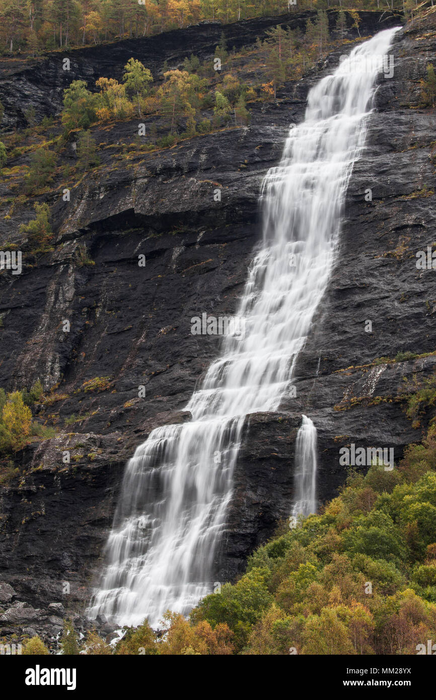 Vassbakken Wasserfall in Lustre, Sogn og Fjordane, Norwegen. Stockfoto