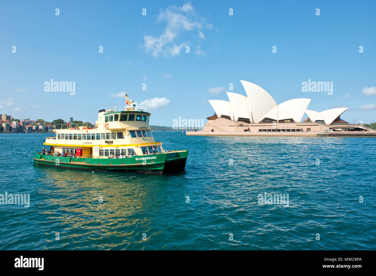 Sydney Harbour Fähre und das Opernhaus. Stockfoto