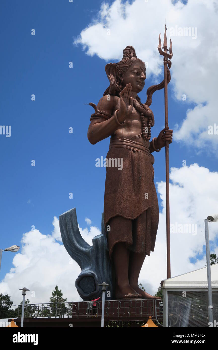 Riesige Statue von Lord Shiva am Grand Bassin in Mauritius. Die 108 ft Statue von Shiva in Grand Bassin in der zentralen Hochebene von Mauritius Stockfoto