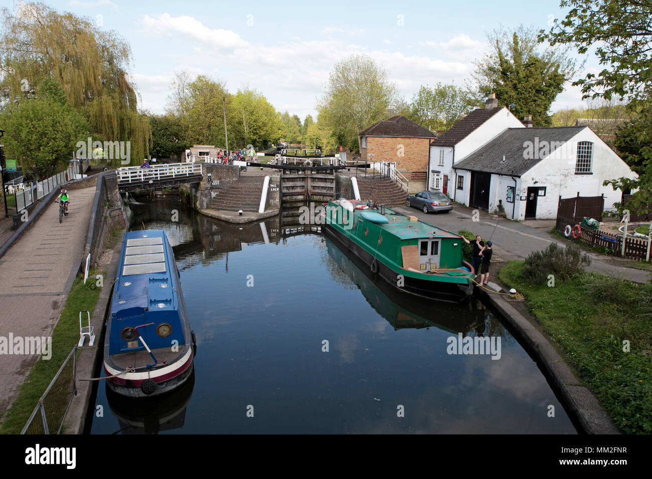 Bilder Batchworth Lock Kanal Zentrums des Grand Union Canal in der Nähe von Rickmansworth, Hertfordshire an einem sonnigen Tag, Habe das Feiertagswochenende im Mai 2018. Stockfoto