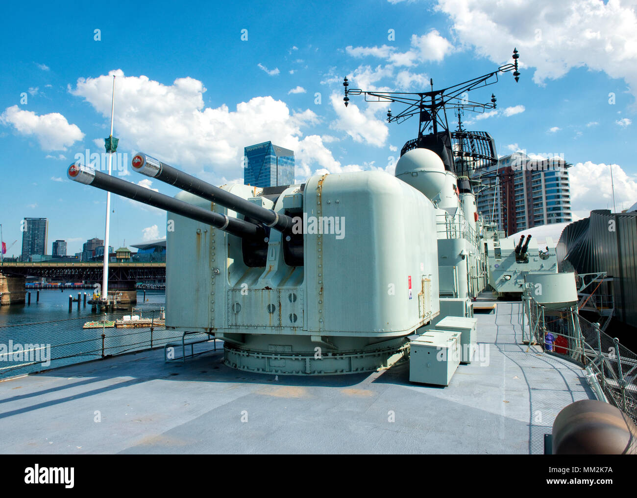 Blick von hinten Gewehren auf Zerstörer HMAS Vampire in Australian National Maritime Museum. Darling Harbour, Sydney Stockfoto