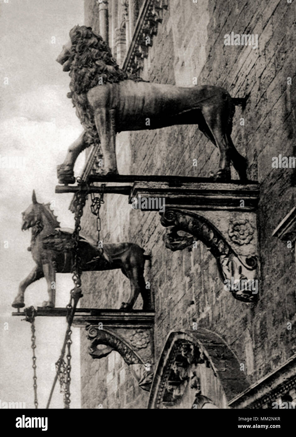 Skulpturen in städtischen Palast. Perugia. 1930 Stockfoto