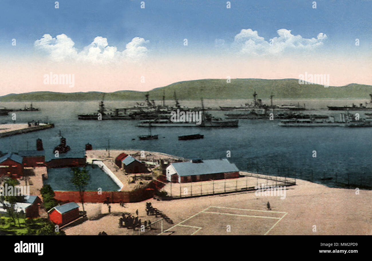 Britische Kriegsschiffe im Hafen. Gibraltar. 1910 Stockfoto