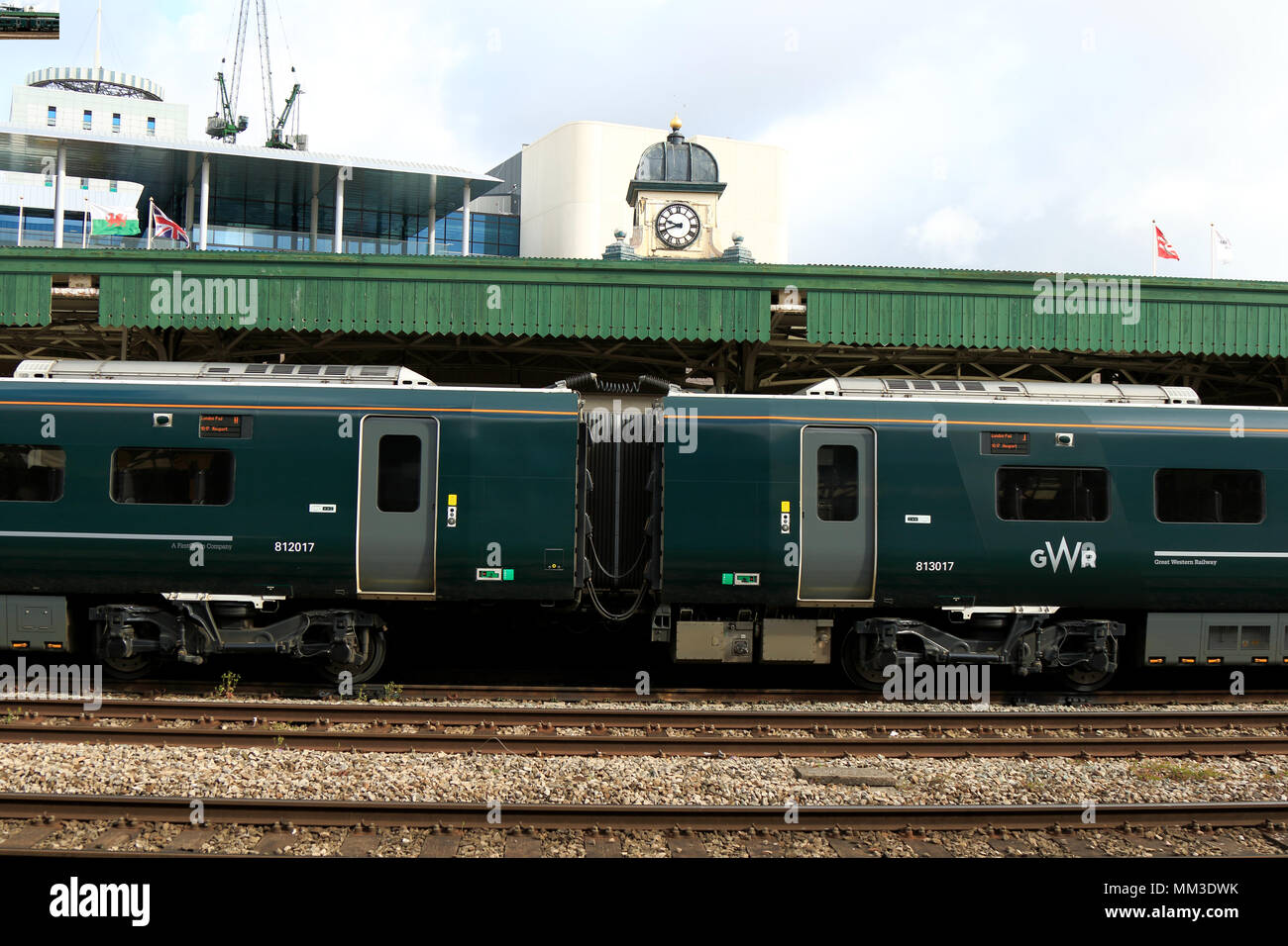Great Western Railways Hitachi Klasse 800 800017 Neue Super Express in Cardiff Central Railway Station, South Wales, UK. Stockfoto