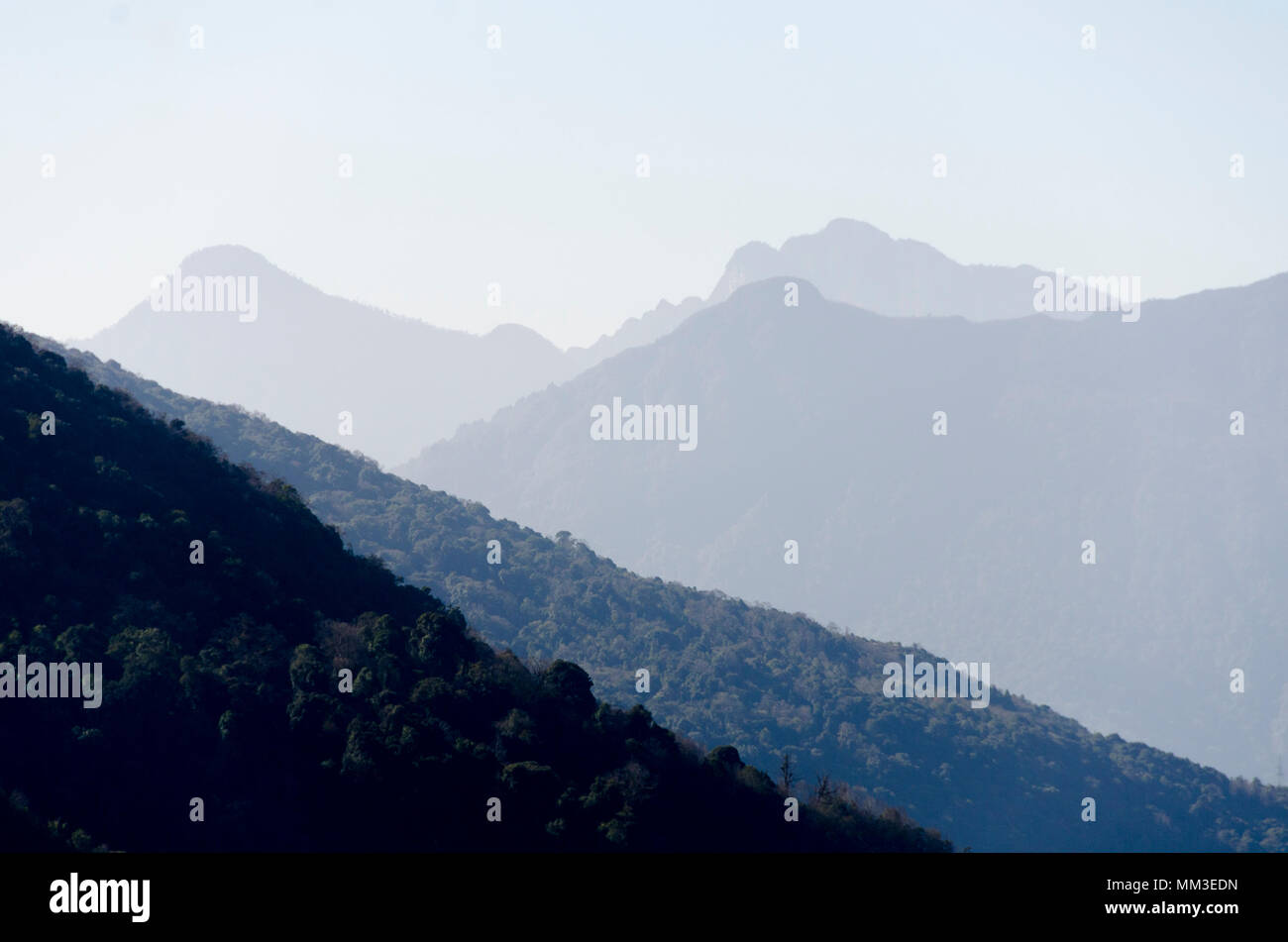 Misty Mountain Ranges, Trongsa, Bhutan Stockfoto