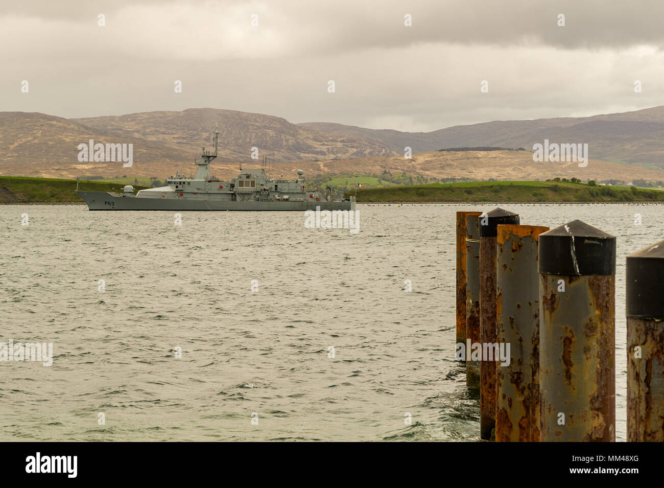 Irish Naval Samuel Beckett - Klasse offshore Patrol vessel'LÉ William Butler Yeats' dargestellt in Bantry, County Cork, Irland ist der Anker. Stockfoto