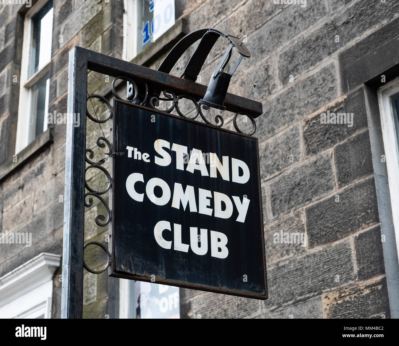 Zeichen außerhalb der Comedy Club stehen auf der Queen Street in Edinburgh, Schottland, Großbritannien Stockfoto