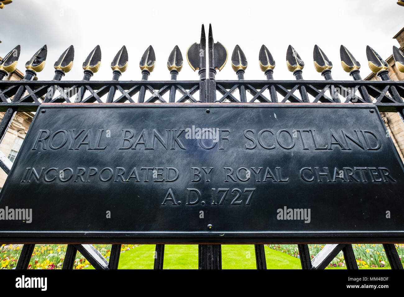 Detail der Plakette außerhalb des Sitzes der Royal Bank of Scotland in St Andrews Square in Edinburgh, Schottland, Großbritannien Stockfoto