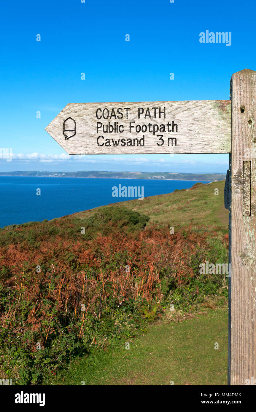 Südwesten Küstenweg Zeichen an Rame Kopf im Südosten Cornwall, England, Großbritannien. Stockfoto