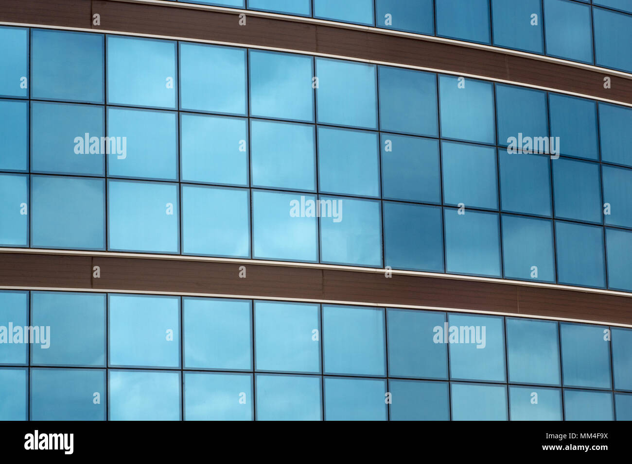 Moderne Glas-Bürogebäude Stockfoto