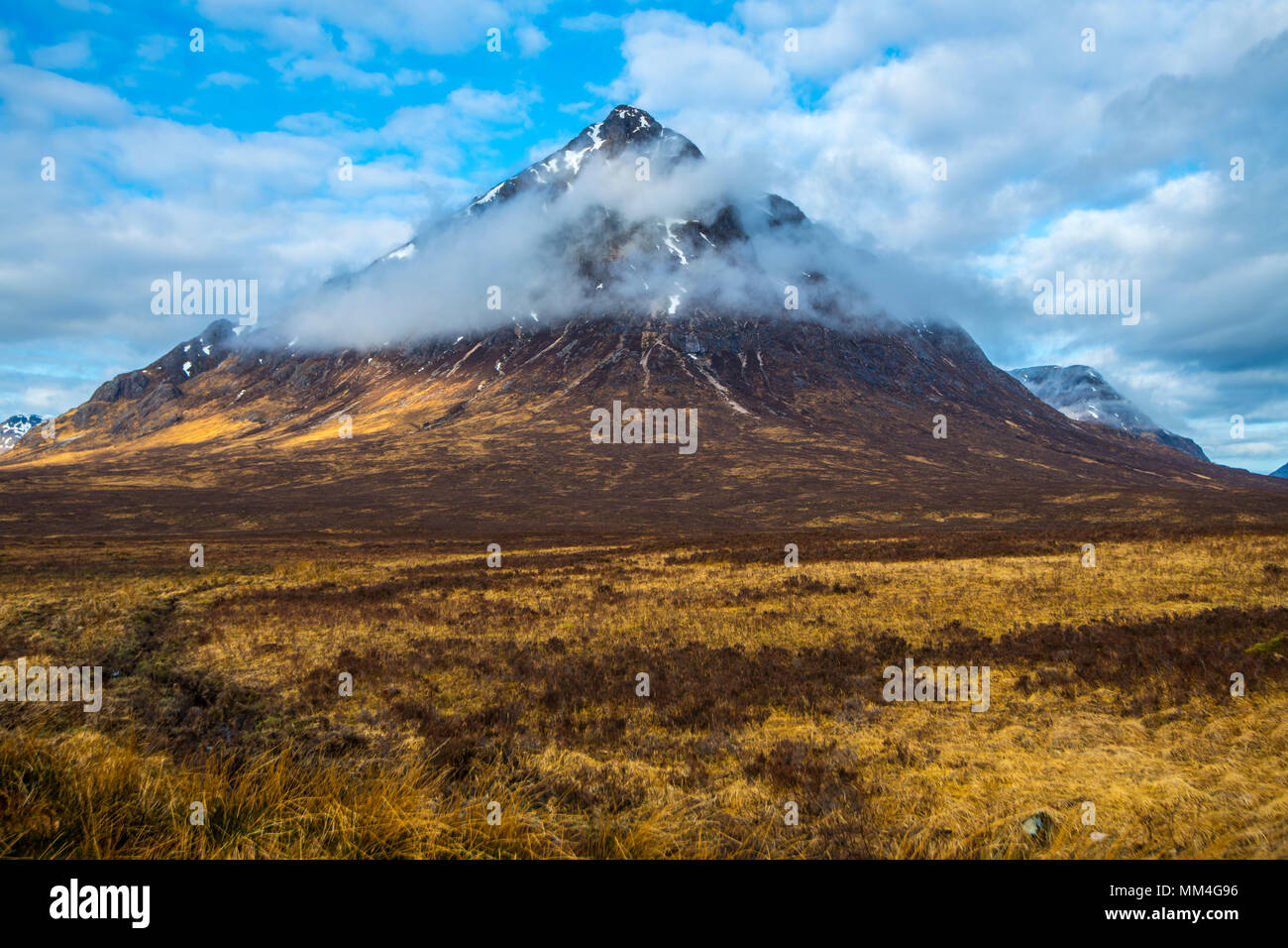 Buachaille Etive Mor - Große pyramidale Etive Hirte Berg (3.350 m) an der Kreuzung von Glen Coe und Glen Etive in den Highlands von Schottland Stockfoto