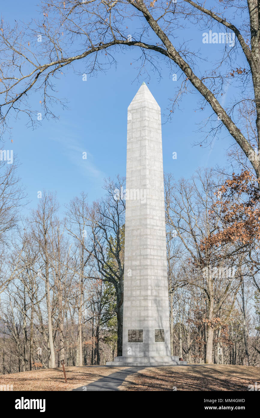 Könige Mtn National Military Park, Blacksburg, SC, USA --Dezember 17,2015: Die 83 ft. weißem Granit Obelisk zum Gedenken an die Schlacht Stockfoto