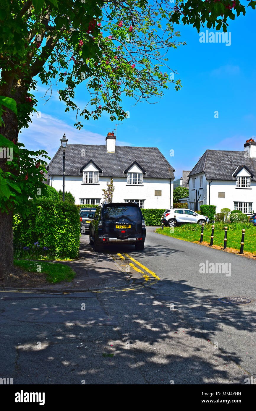 Traditionelle Häuser in Rhiwbina Garden Village (Y Groes) - um einen grünen Erbaut in den frühen 1900er Jahren für die Arbeitnehmer zu Leben "im Land" - Cardiff, Wales Stockfoto