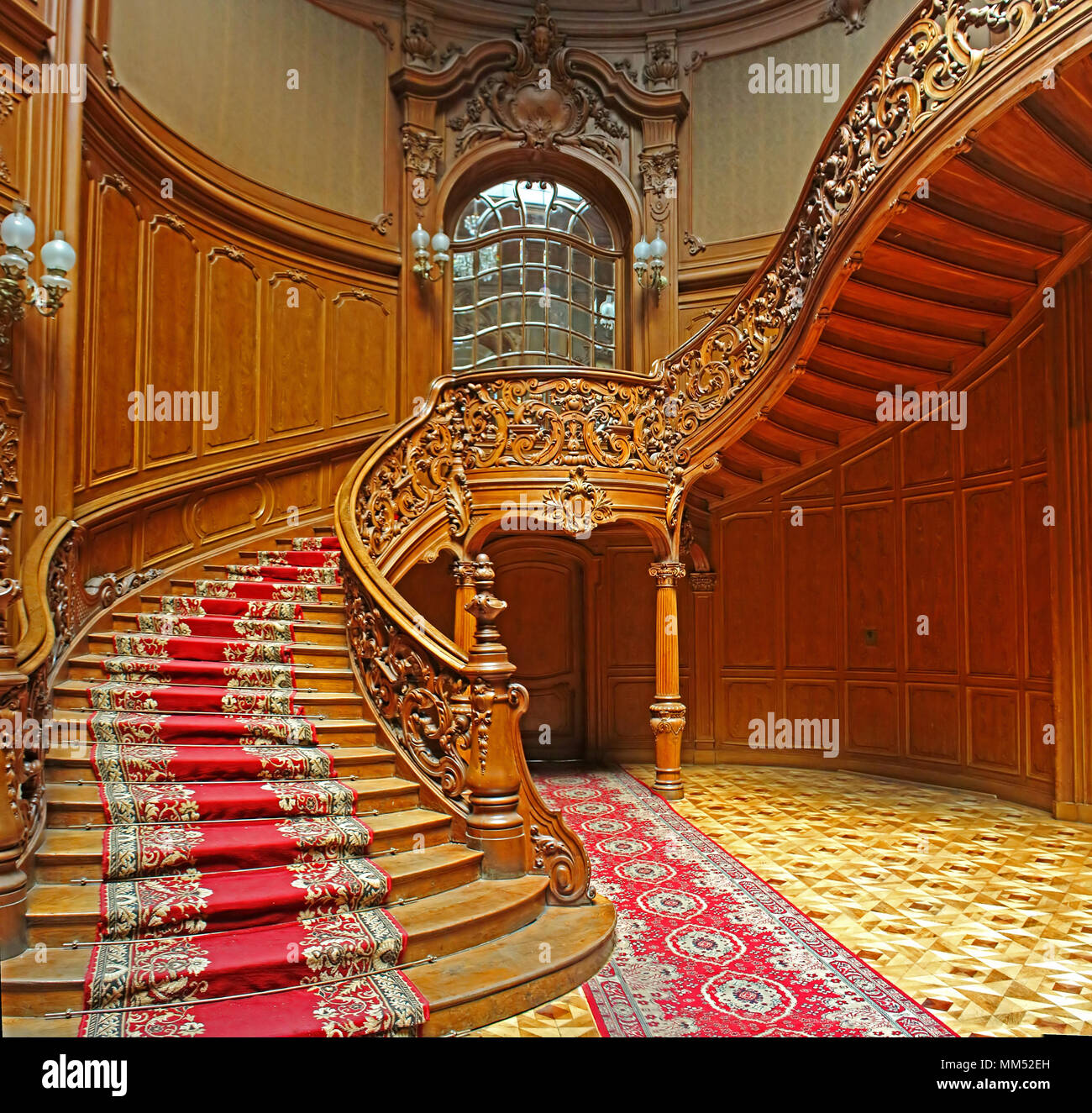 Lemberg Ukraine 30 Juni 2014 Haus Der Wissenschaftler Ein Ehemaliger Nationaler Casino Bis 1939 Von Fellner Und Helmer In Den Jahren 1897 1898 Gebaut Lemberg Stockfotografie Alamy