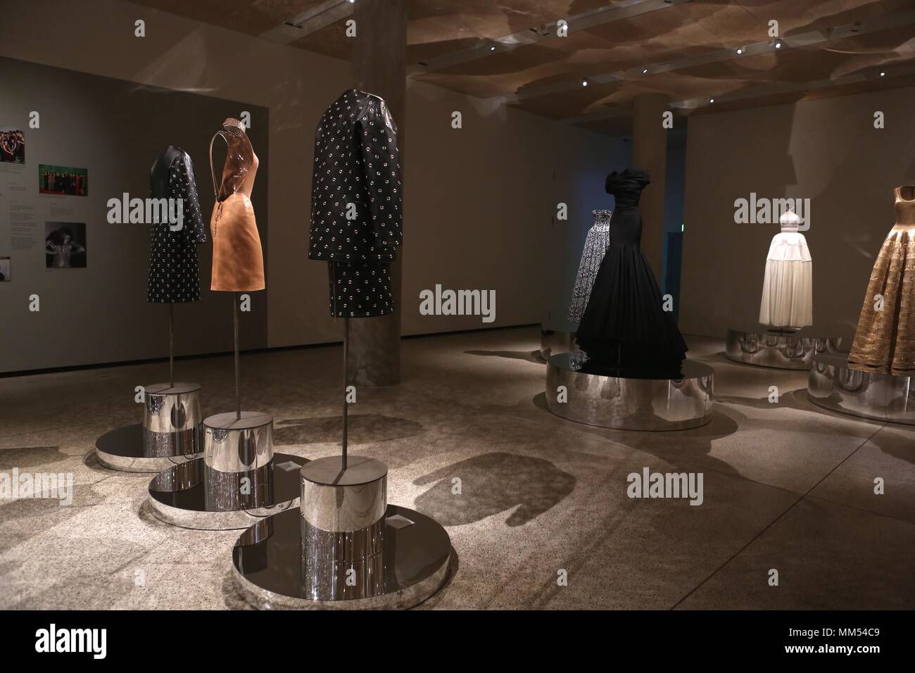 Azzedine Alaia Der Couturier, das Design Museum, London, England Stockfoto