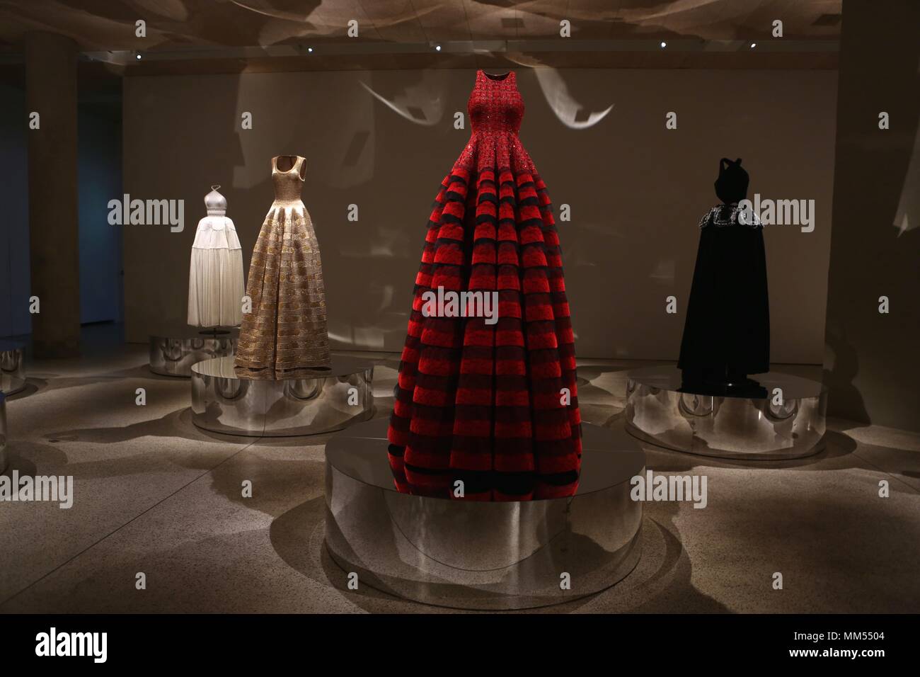 Azzedine Alaia Der Couturier, das Design Museum, London, England Stockfoto