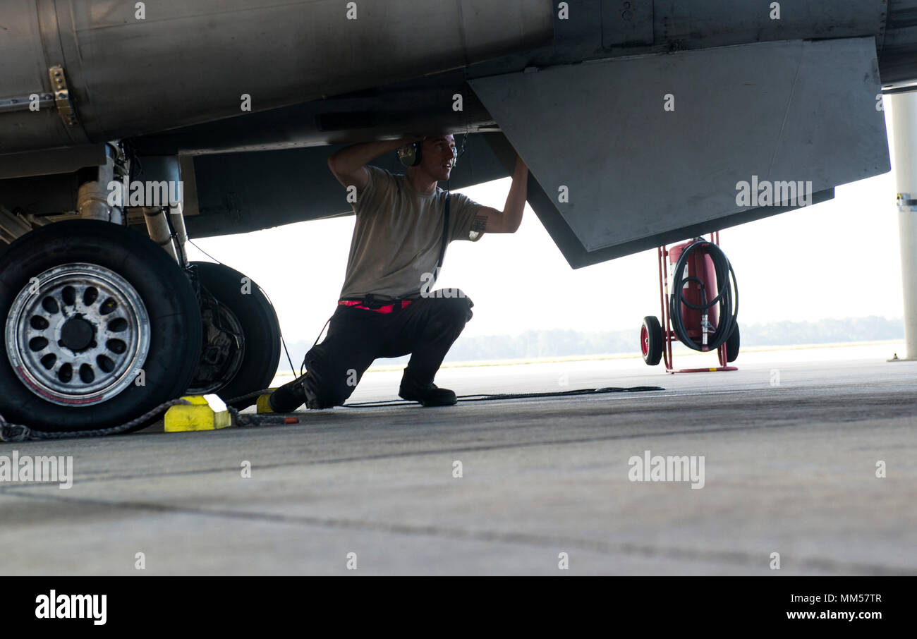 Us Air Force Airman 1st Class Harlan Wiley, 20 Aircraft Maintenance ...