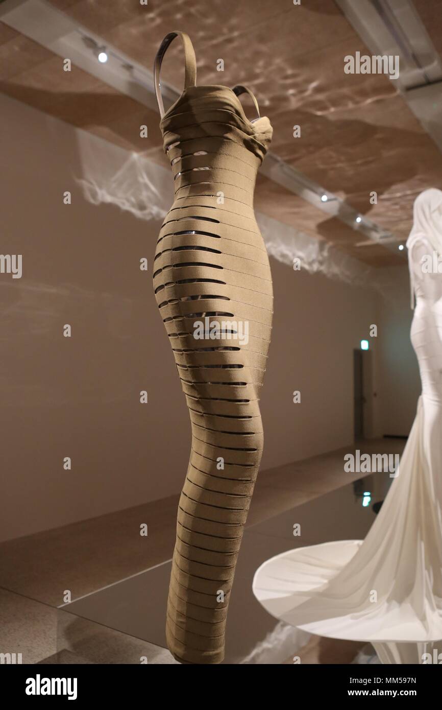 Azzedine Alaia Der Couturier, das Design Museum, London, England Stockfoto