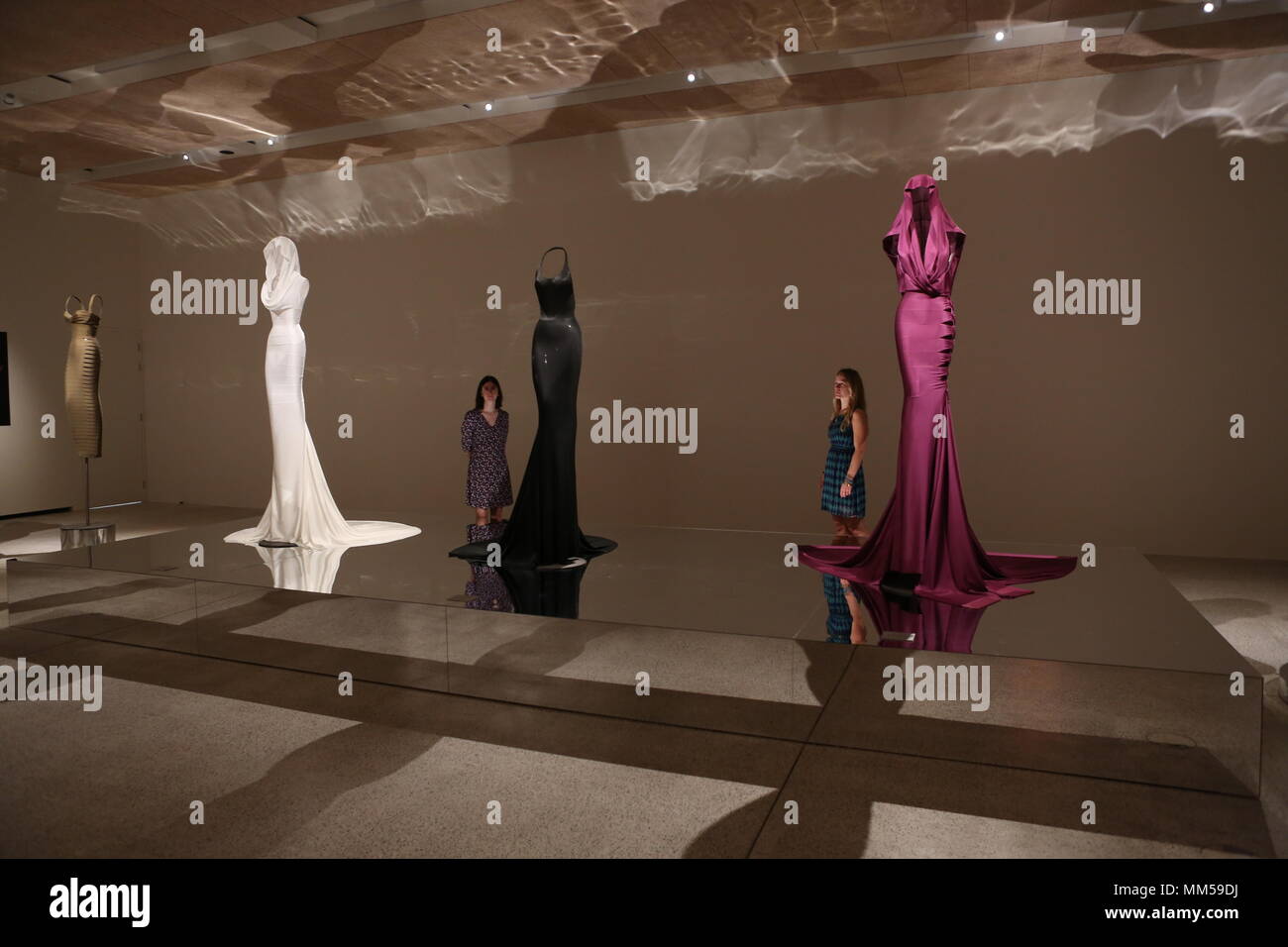 Azzedine Alaia Der Couturier, das Design Museum, London, England Stockfoto