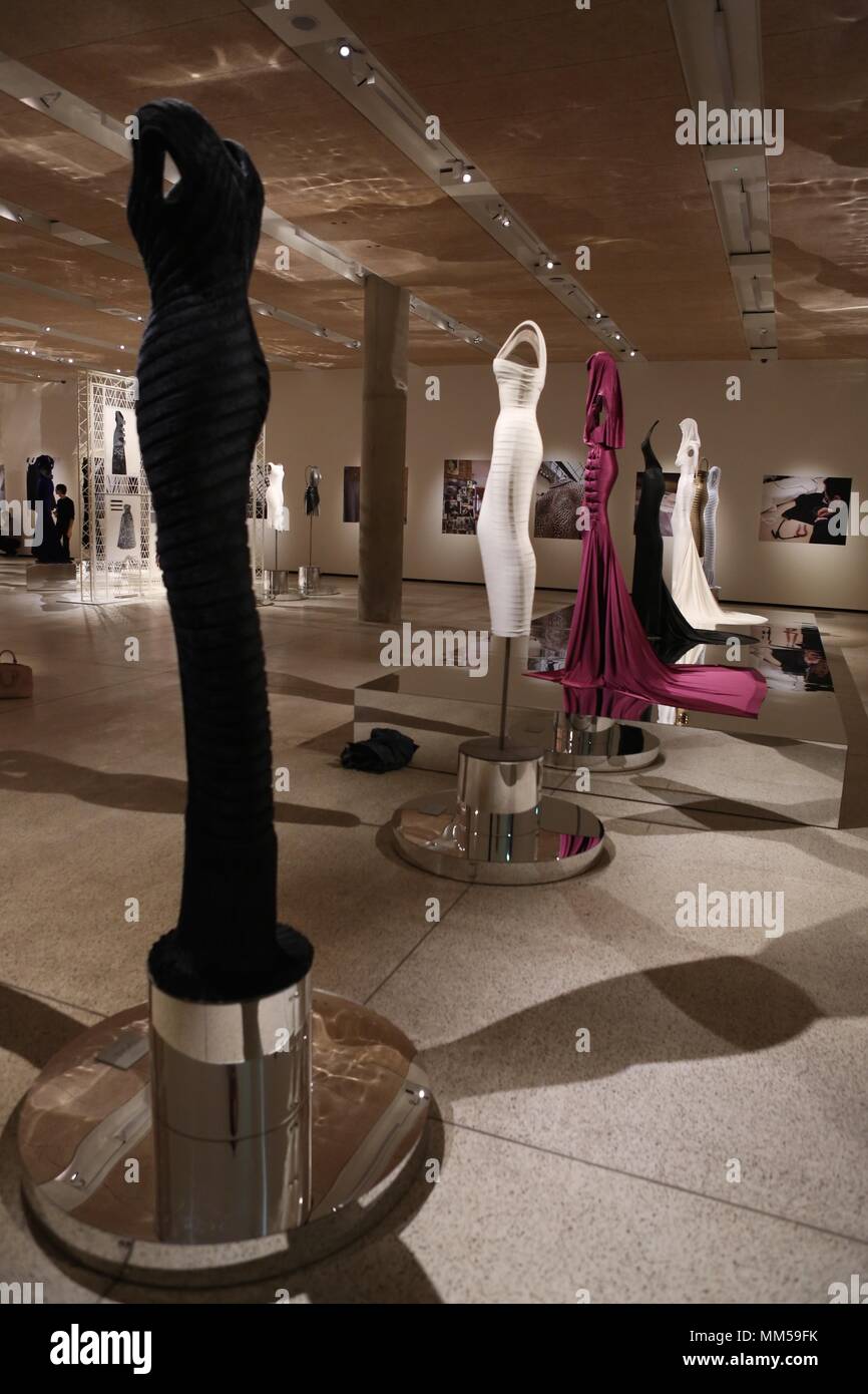 Azzedine Alaia Der Couturier, das Design Museum, London, England Stockfoto